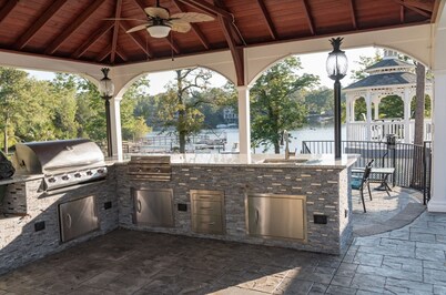 Amazing lake house on Lake Murray, Columbia w/ private dock, outdoor kitchen.