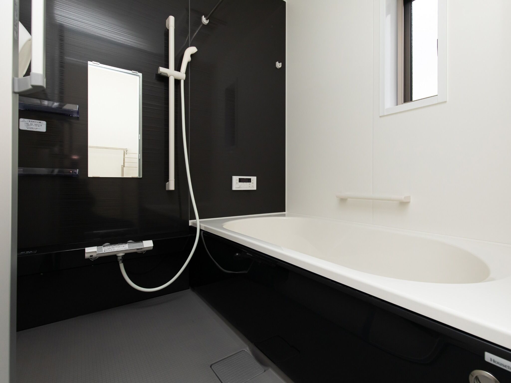 Amenidades de baño gratuitas, secadora de cabello, toallas 