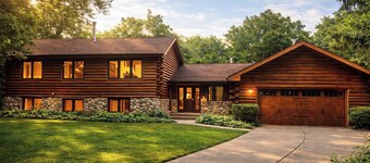 Rustic Charm: Pewaukee Lake Cabin, Sauna & Hot Tub