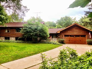 Exterior - Rustic Charm: Pewaukee Lake Cabin, Sauna & Hot Tub (Pewaukee)