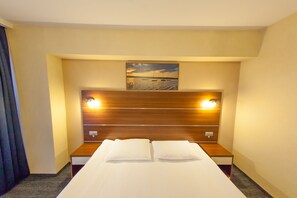 Appartement Deluxe, 1 très grand lit, dans la tour | Bureau, accès au Wi-Fi (inclus), literie fournie