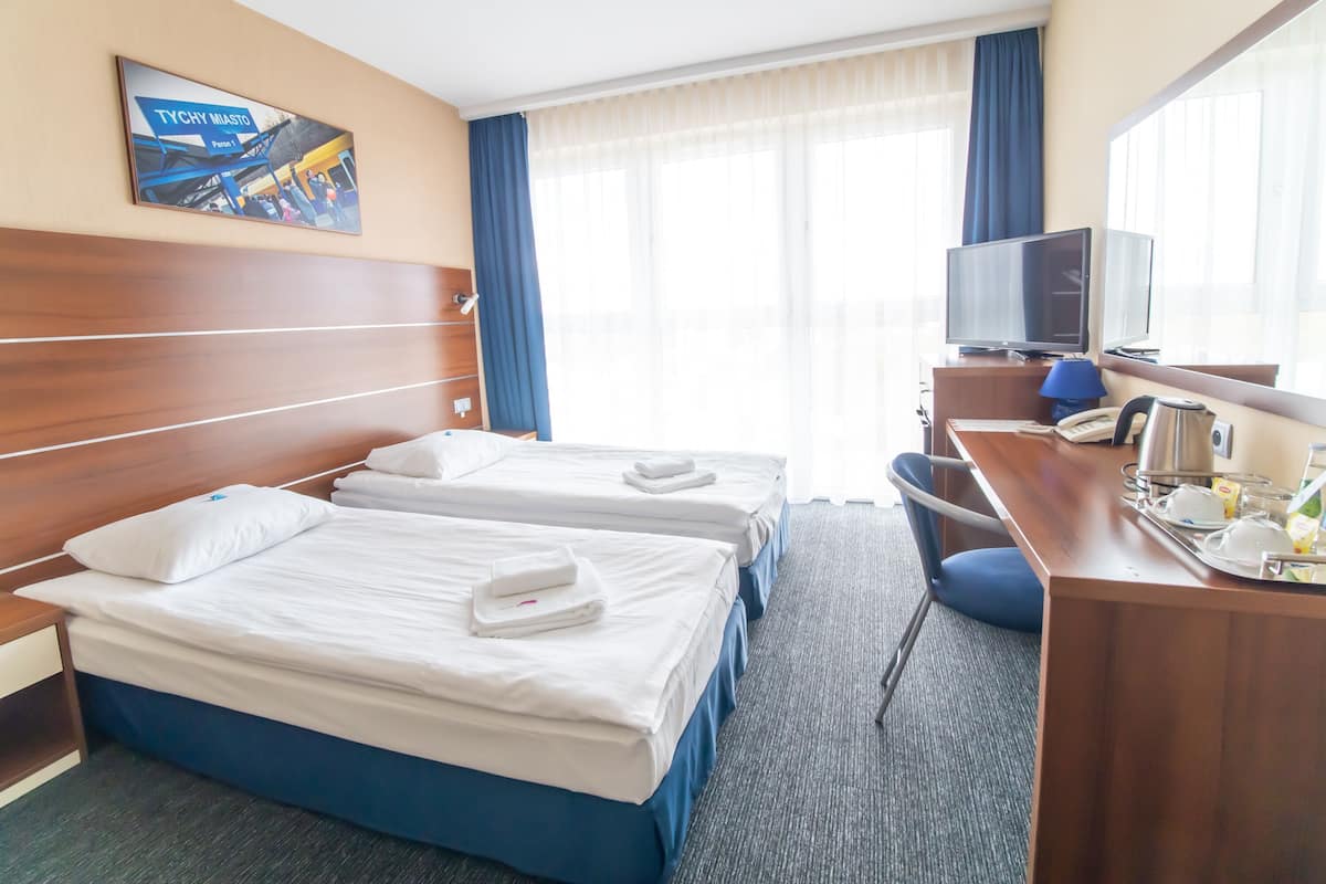 Chambre, 2 lits une place, dans la tour