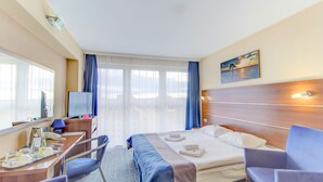 Room, 1 King Bed, Tower | Desk, WiFi (free), bed sheets - Hotel Tychy PRIME (Tychy)