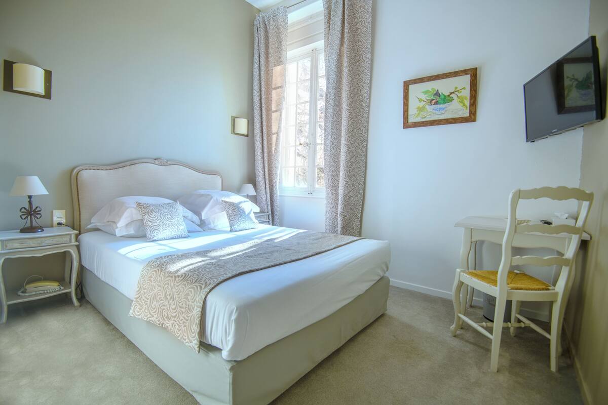 Standard Double or Twin Room | Desk, WiFi (free), individually decorated, individually furnished