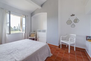 1 bedroom, in-room safe, iron/ironing board, free WiFi