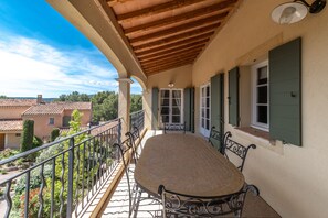 Outdoor dining - 3 BEDROOM APARTMENT WITH TERRACE (N°514) (La Motte)