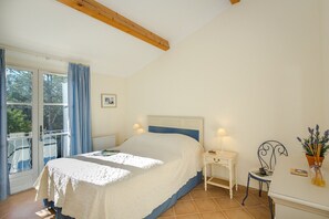 3 chambres, coffre-fort, fer et planche à repasser