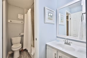 Towels - 2nd Floor @ THE SUMMIT 1BR 1.5BA W/ BEACH CHAIRS INCLD. (Panama City Beach)