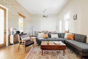 Smart TV, fireplace, stereo - The Orange House at el Barrio Viejo (Tucson)