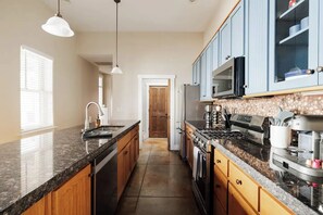 Fridge, microwave, oven, stovetop - The Orange House at el Barrio Viejo (Tucson)