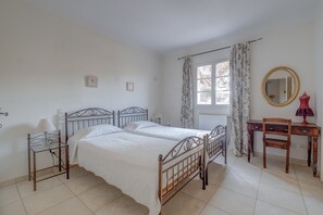 2 bedrooms, in-room safe, iron/ironing board, free WiFi - 2 BEDROOM APARTMENT WITH LARGE TERRACE (N°558) (La Motte)