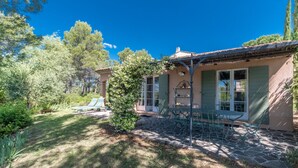 Outdoor dining - 3-BEDROOM TOWNHOUSE WITH GARDEN (N°501) (La Motte)