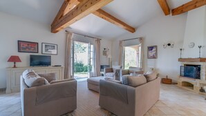 TV - 3-BEDROOM TOWNHOUSE WITH GARDEN (N°501) (La Motte)