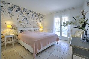 3 slaapkamers, een strijkplank/strijkijzer, gratis wifi, beddengoed