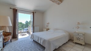 3 bedrooms, in-room safe, iron/ironing board, free WiFi - 3 BEDROOM TOWNHOUSE WITH GARDEN (N°528) (La Motte)