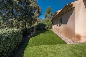 Property grounds - 3 BEDROOM TOWNHOUSE WITH GARDEN (N°530) (La Motte)