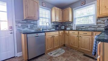 Kühlschrank, Ofen, Herdplatte, Geschirrspüler