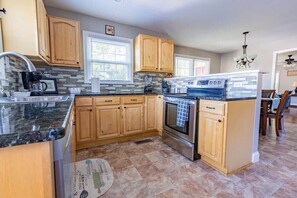 Fridge, oven, stovetop, dishwasher