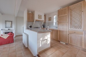 Réfrigérateur, micro-ondes, four, lave-vaisselle