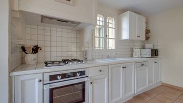 Réfrigérateur, micro-ondes, four, lave-vaisselle