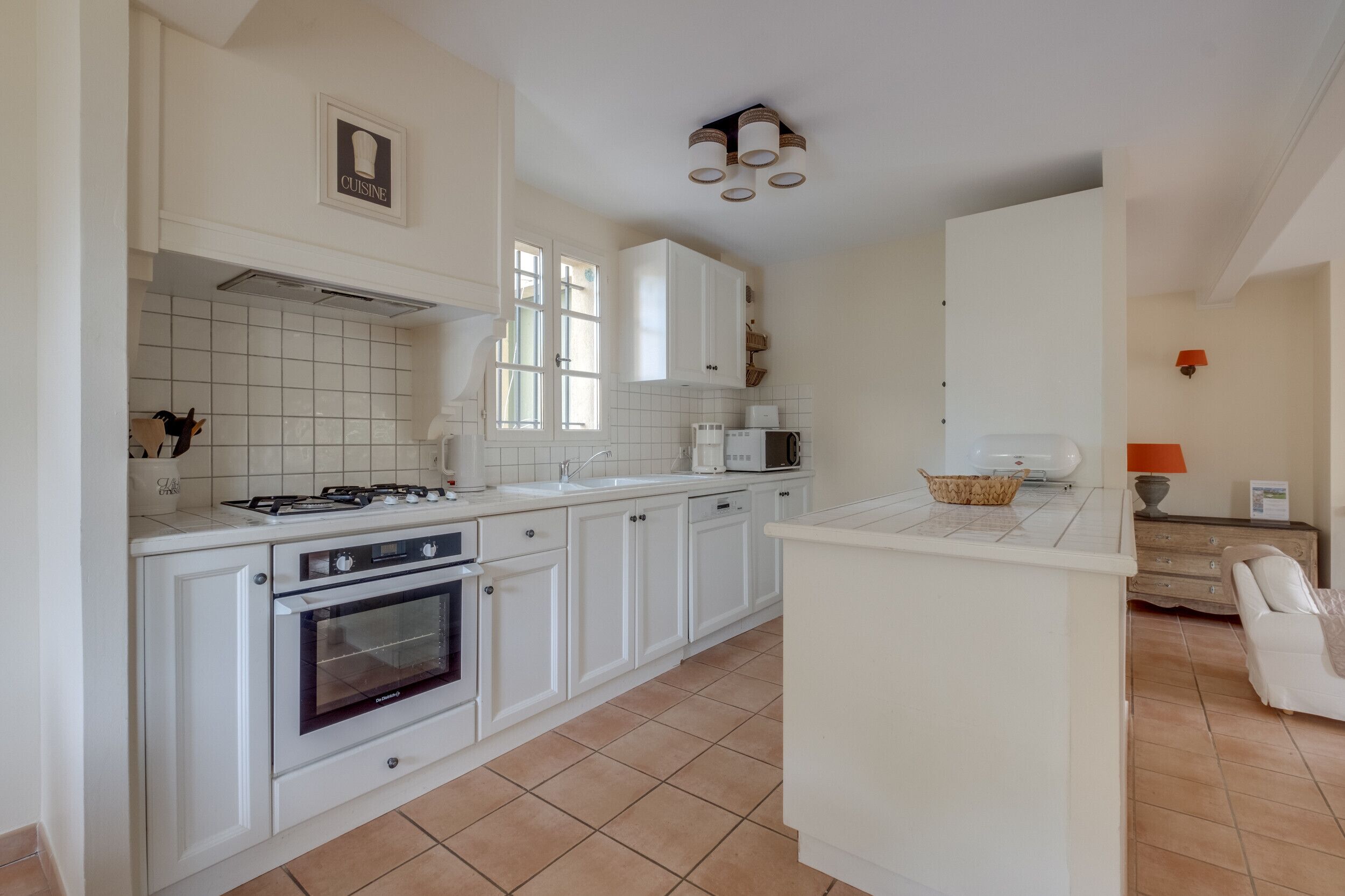 Réfrigérateur, micro-ondes, four, lave-vaisselle