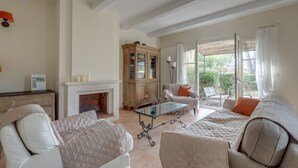 TV - 3-BEDROOM TOWNHOUSE WITH GARDEN (N°414) (La Motte)
