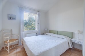 3 bedrooms, in-room safe, iron/ironing board, free WiFi