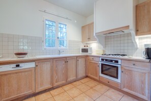 Réfrigérateur, micro-ondes, four, lave-vaisselle