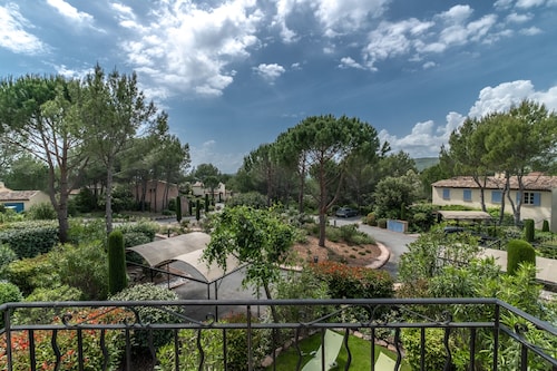 3-BEDROOM TOWNHOUSE WITH GARDEN (N°419)