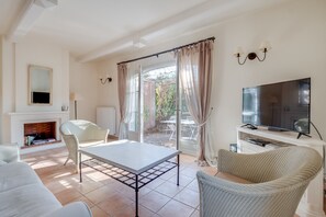 TV - 3 BEDROOM TOWNHOUSE WITH GARDEN (N°426) (La Motte)