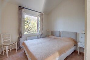 3 slaapkamers, een kluis op de kamer, een strijkplank/strijkijzer