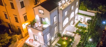 Luxury Suite with Garden and Jacuzzi