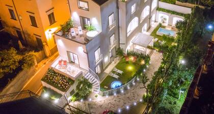 Luxury Suite with Garden and Jacuzzi