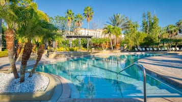 Piscine extérieure, piscine chauffée