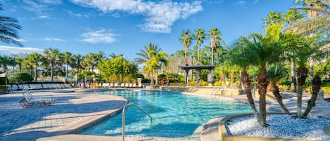 Piscine extérieure, piscine chauffée