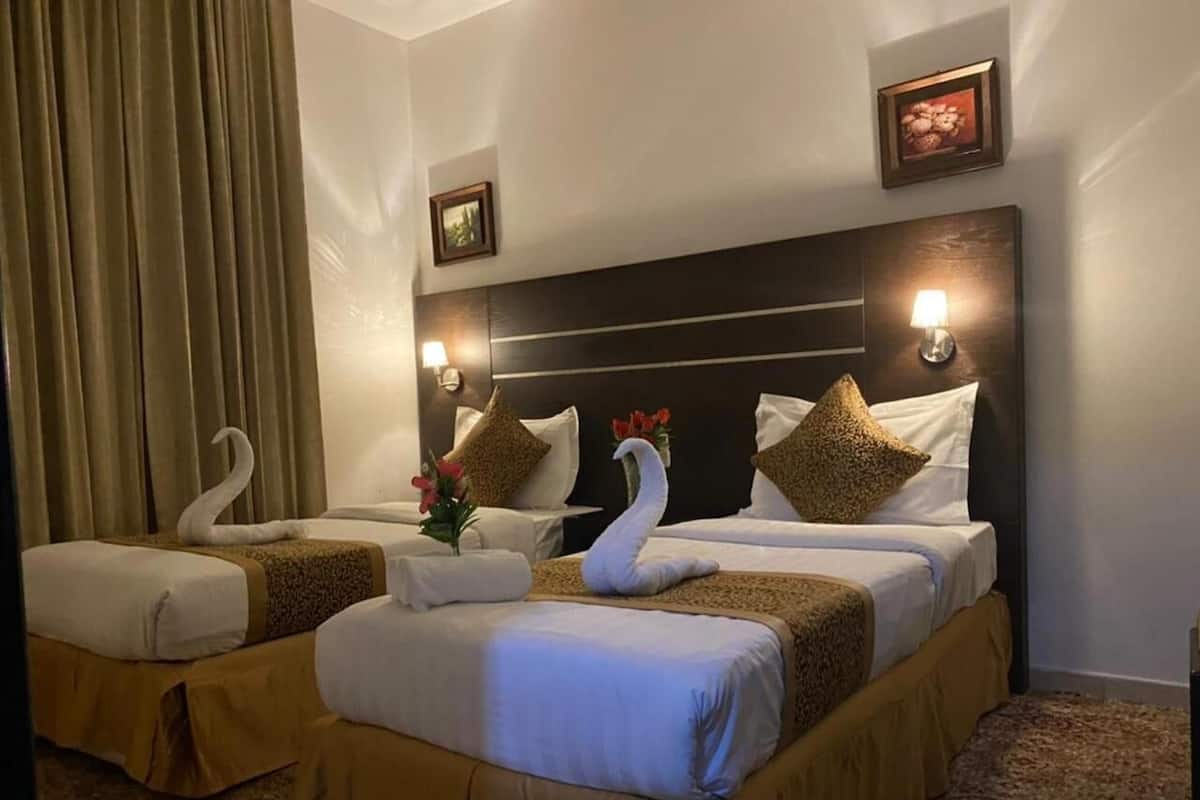 3 bedrooms, Egyptian cotton sheets, premium bedding, minibar