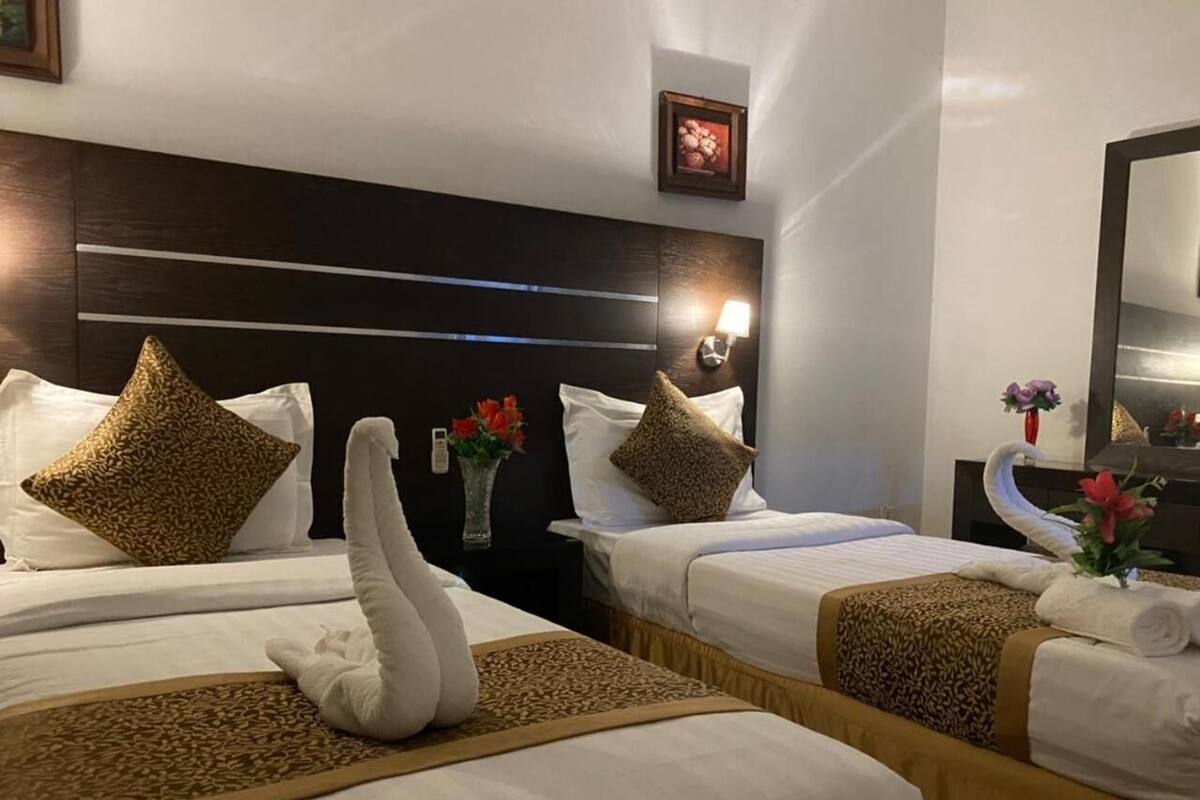 Egyptian cotton sheets, premium bedding, minibar, in-room safe