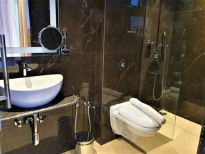 Premium City View Room | Bathroom - Shanti Solitaire Arpora (Arpora)