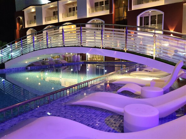 Outdoor pool, pool umbrellas - Shanti Solitaire Arpora (Arpora)