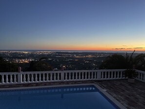Outdoor pool - Charmante Villa Nichée sur les Hauteurs Avec Fabuleuse vue mer Panoramique (Santa Bárbara de Nexe)
