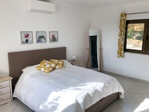 3 bedrooms, in-room safe, desk, iron/ironing board