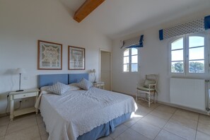 2 bedrooms, in-room safe, iron/ironing board, free WiFi - 2 BEDROOM APARTMENT WITH TERRACE (N°523) (La Motte)
