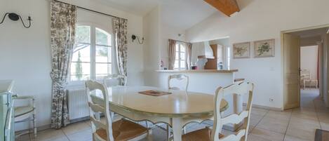 تناول الطعام