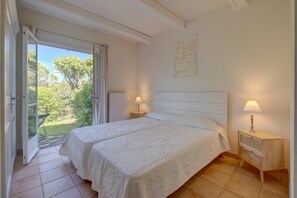 2 slaapkamers, een kluis op de kamer, een strijkplank/strijkijzer