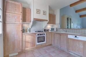 Réfrigérateur, micro-ondes, four, lave-vaisselle