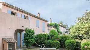 A building with a pink facade, blue shutters, and a tiled roof. - 2 BEDROOM TOWNHOUSE WITH GARDEN (N°336) (La Motte)