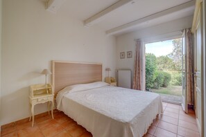 2 slaapkamers, een kluis op de kamer, een strijkplank/strijkijzer