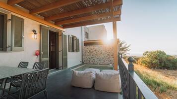 Villa with Private Outdoor Tub and Panoramic View | Terrace/patio
