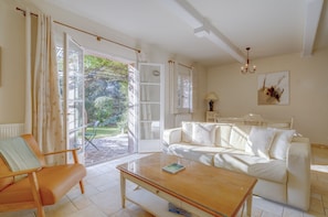 TV - 2 BEDROOM TOWNHOUSE WITH GARDEN (N°529) (La Motte)