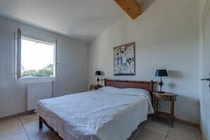 2 bedrooms, in-room safe, iron/ironing board, free WiFi - 2 BEDROOM TOWNHOUSE WITH GARDEN (N°532) (La Motte)